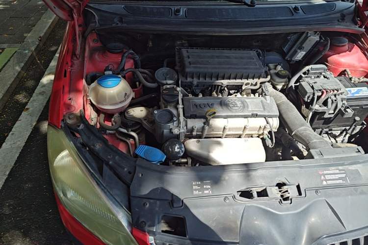Used Skoda Fabia 2012 1.6L Scout Engine Bay Right