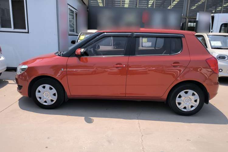 Used Skoda Fabia 2012 1.4L Manual Crystal Edition Exterior 5