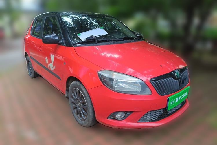 Used Skoda Fabia 2012 1.6L Automatic Cool Black Edition Front Right 45 Deg