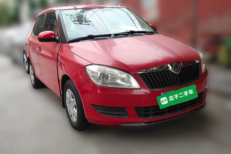 Used Skoda Fabia 2012 1.4L Automatic Crystal Edition Front Right 45 Deg