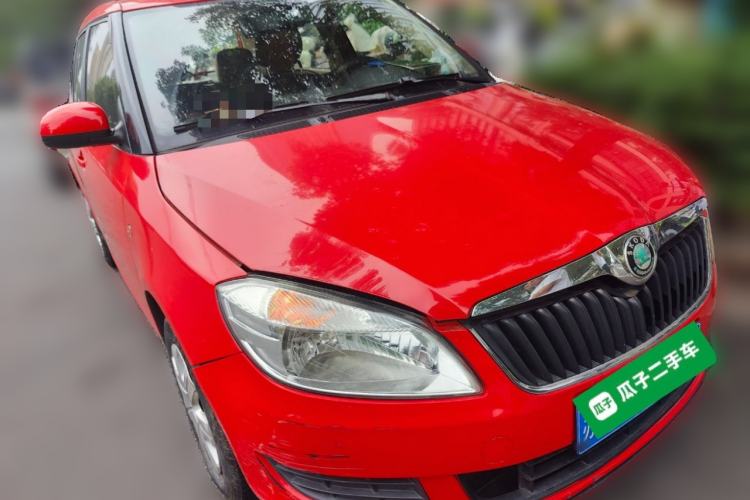 Used Skoda Fabia 2012 1.4L Automatic Crystal Edition Front Right 45 Deg