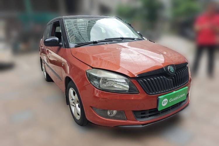 Used Skoda Fabia 2012 1.6L Automatic Cool Black Edition Front Right 45 Deg