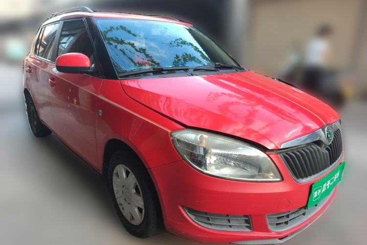 Used Skoda Fabia 2012 1.4L Manual Crystal Edition Front Right 45 Deg