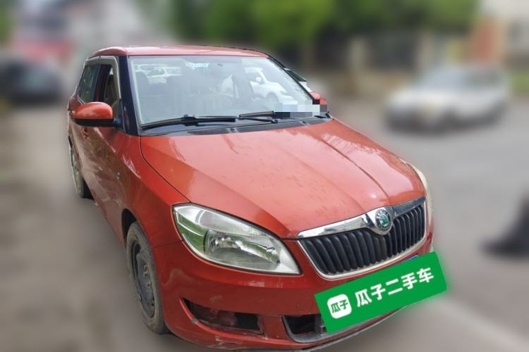Used Skoda Fabia 2012 1.4L Manual Crystal Edition Front Right 45 Deg