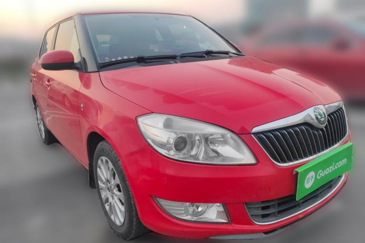 Used Skoda Fabia 2012 1.6L Automatic Crystal Edition Front Right 45 Deg