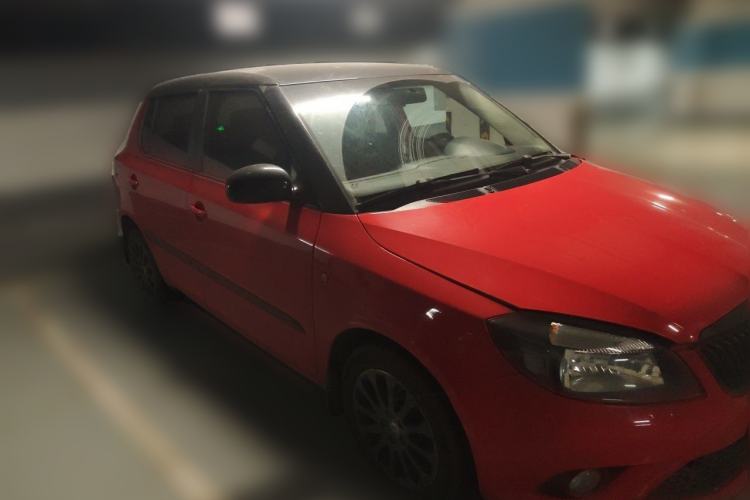 Used Skoda Fabia 2012 1.6L Automatic Sport Edition Front Right 45 Deg