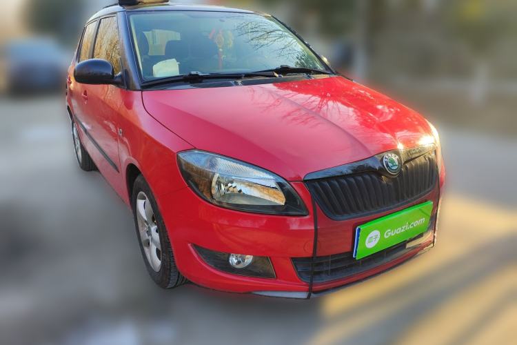 Used Skoda Fabia 2012 1.6L Automatic Cool Black Edition Front Right 45 Deg