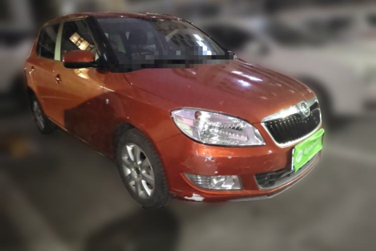 Used Skoda Fabia 2012 1.4L Automatic Crystal Edition Front Right 45 Deg
