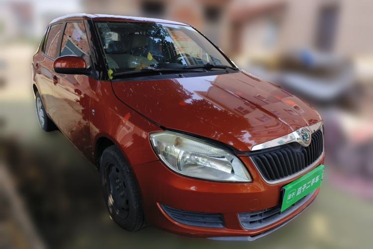 Used Skoda Fabia 2012 1.4L Automatic Crystal Edition Front Right 45 Deg