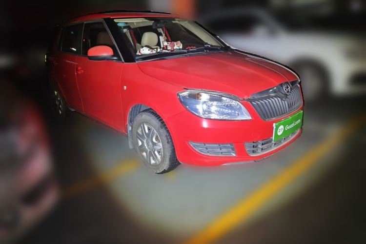 Used Skoda Fabia 2012 1.4L Automatic Crystal Edition Front Right 45 Deg