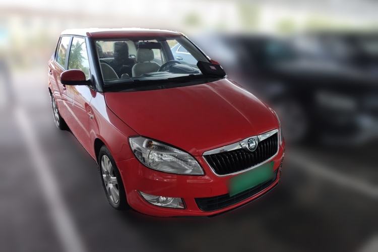 Used Skoda Fabia 2012 1.4L Manual Jingling Edition Front Right 45 Deg
