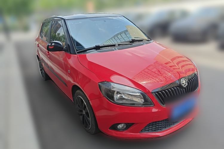 Used Skoda Fabia 2012 1.6L Automatic Cool Black Edition Front Right 45 Deg