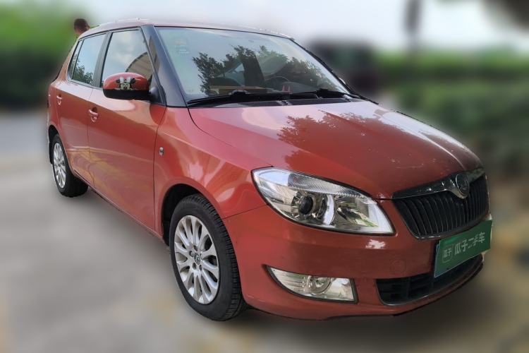 Used Skoda Fabia 2012 1.6L Automatic Crystal Edition Front Right 45 Deg