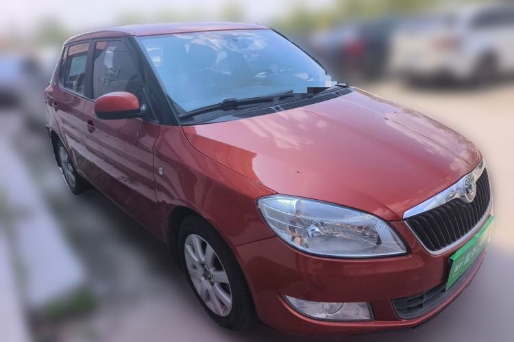 Used Skoda Fabia 2012 1.4L Manual Jingling Edition Front Right 45 Deg
