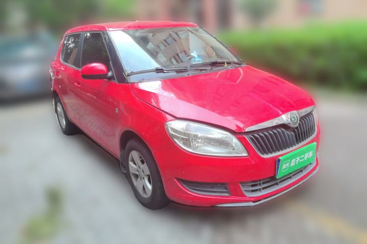 Used Skoda Fabia 2012 1.4L Automatic Crystal Edition Front Right 45 Deg
