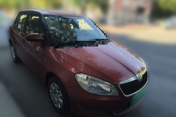 Used Skoda Fabia 2012 1.4L Manual Crystal Edition Front Right 45 Deg