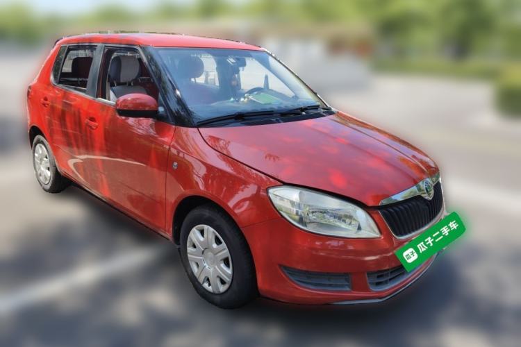 Used Skoda Fabia 2012 1.4L Automatic Crystal Edition Front Right 45 Deg
