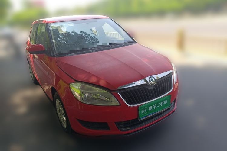 Used Skoda Fabia 2012 1.4L Manual Crystal Edition Front Right 45 Deg