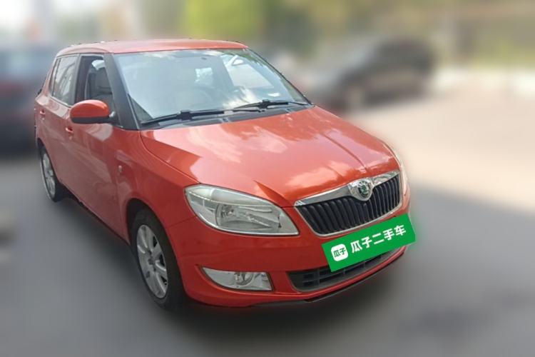 Used Skoda Fabia 2012 1.4L Automatic Crystal Edition Front Right 45 Deg