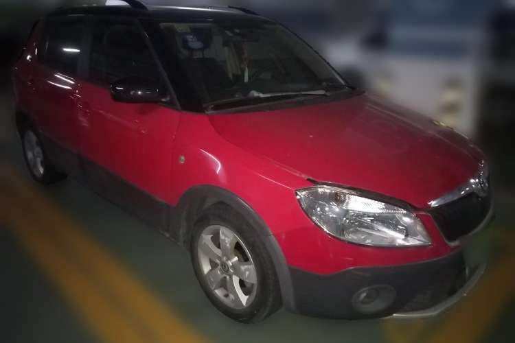 Used Skoda Fabia 2012 1.6L Scout Front Right 45 Deg