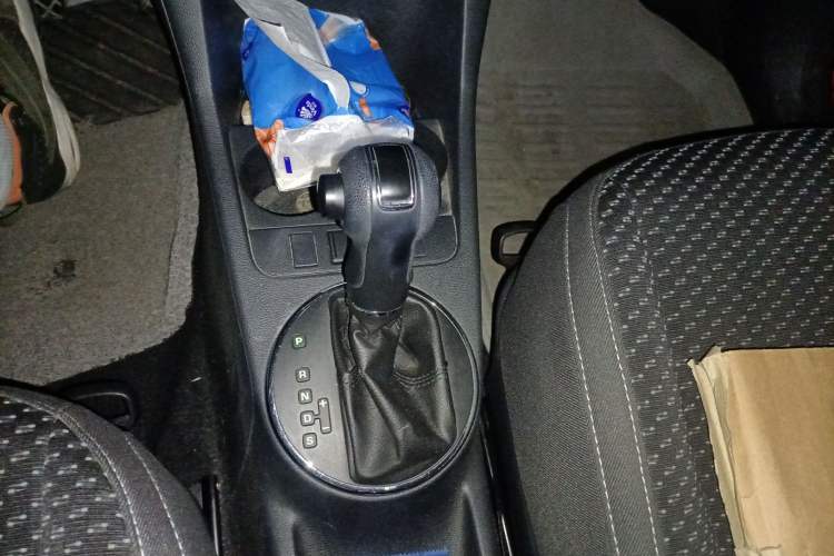Used Skoda Fabia 2012 1.6L Automatic Cool Black Edition Gear Lever