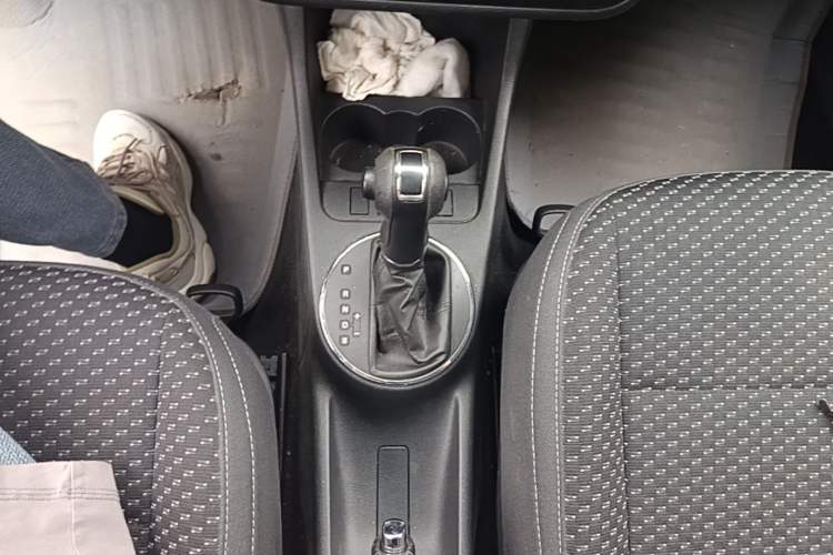 Used Skoda Fabia 2012 1.6L Automatic Sport Edition Gear Lever