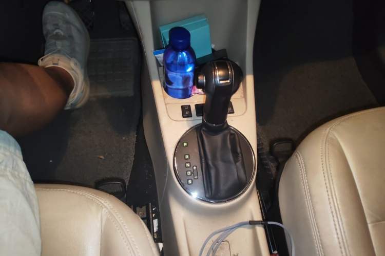Used Skoda Fabia 2012 1.6L Automatic Crystal Edition Gear Lever