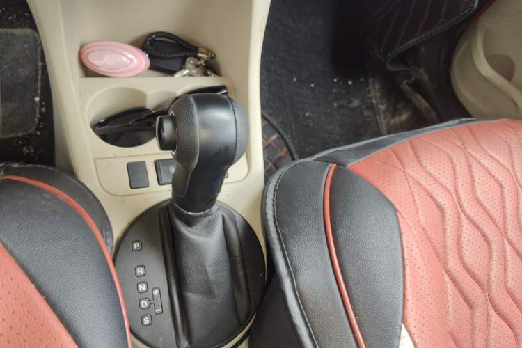 Used Skoda Fabia 2012 1.4L Automatic Crystal Edition Gear Lever