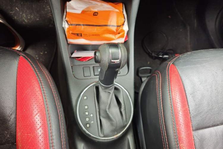 Used Skoda Fabia 2012 1.6L Automatic Cool Black Edition Gear Lever