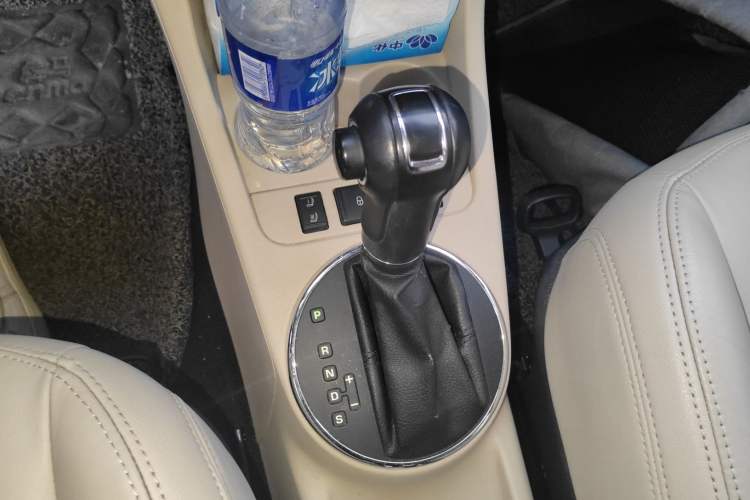 Used Skoda Fabia 2012 1.6L Automatic Crystal Edition Gear Lever