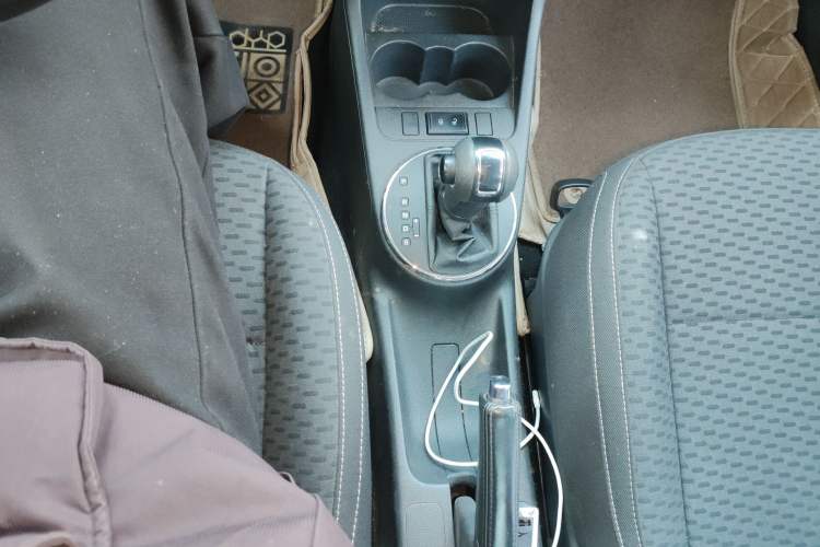 Used Skoda Fabia 2012 1.6L Automatic Cool Black Edition Gear Lever