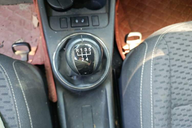 Used Skoda Fabia 2012 1.6L Manual Cool Black Edition Gear Lever