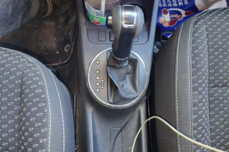 Used Skoda Fabia 2012 1.6L Automatic Cool Black Edition Gear Lever