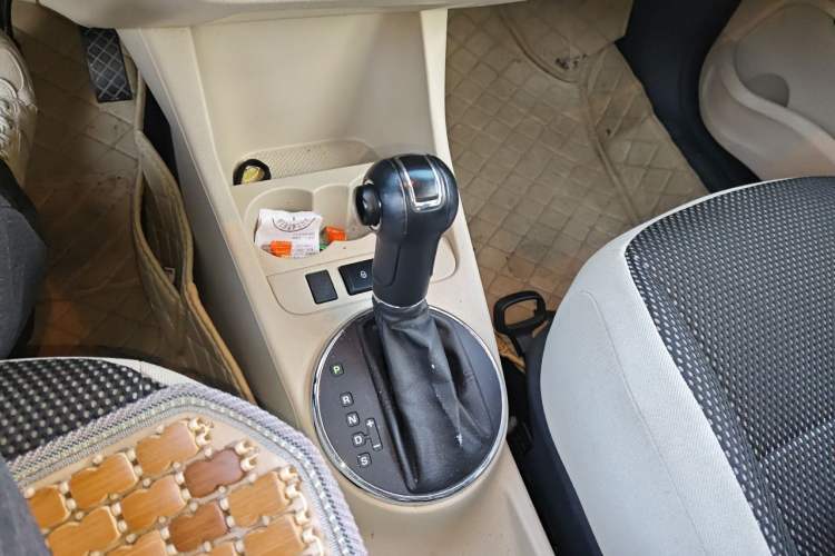 Used Skoda Fabia 2012 1.6L Scout Gear Lever