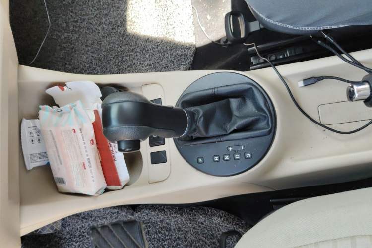 Used Skoda Fabia 2012 1.4L Automatic Crystal Edition Gear Lever