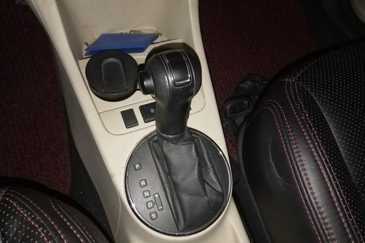 Used Skoda Fabia 2012 1.6L Scout Gear Lever