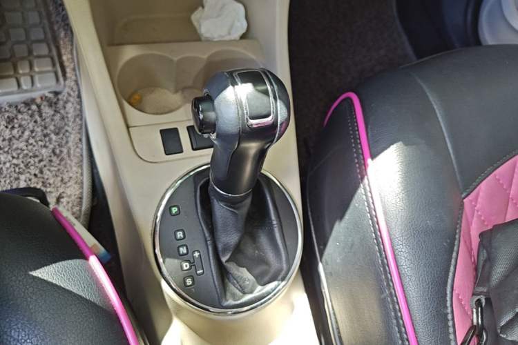 Used Skoda Fabia 2012 1.6L Scout Gear Lever