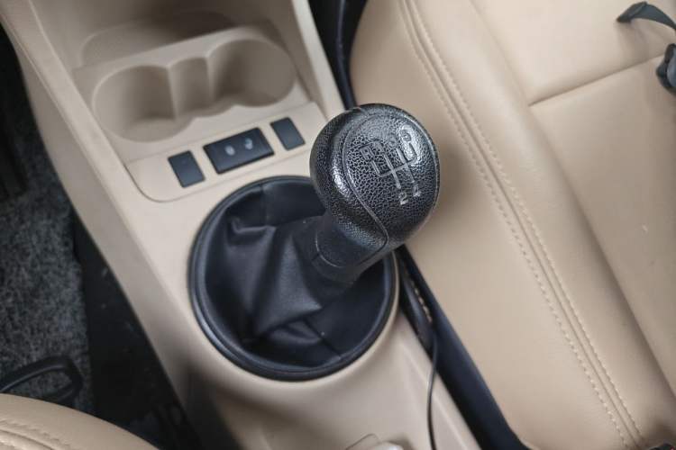 Used Skoda Fabia 2012 1.4L Manual Crystal Edition Gear Lever