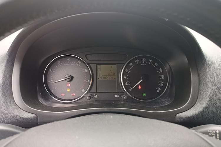 Used Skoda Fabia 2012 1.6L Automatic Sport Edition Instrument Cluster