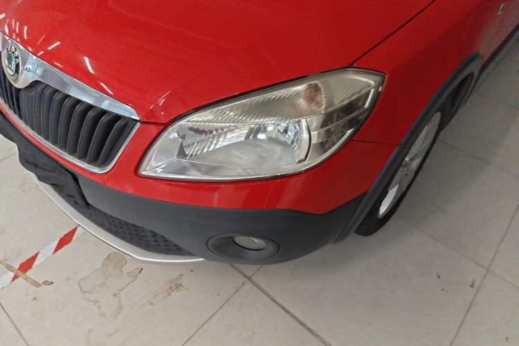Used Skoda Fabia 2012 1.6L Scout Left Front Headlight