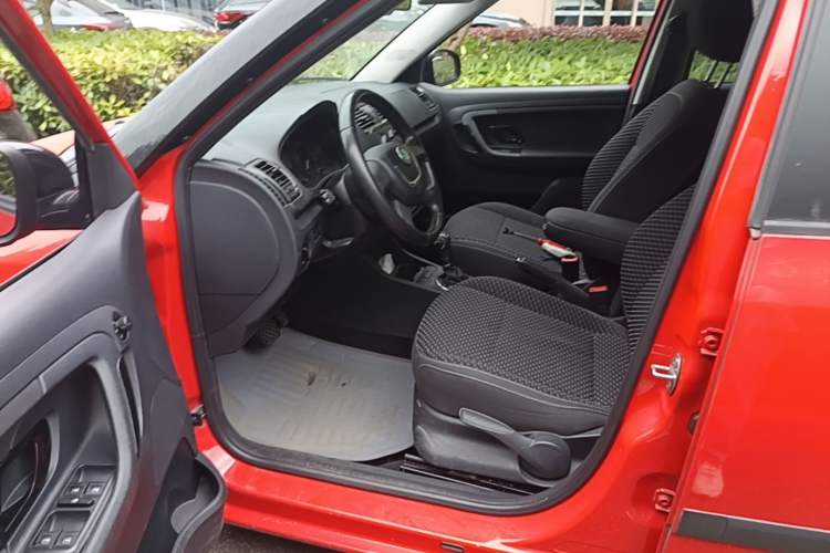 Used Skoda Fabia 2012 1.6L Automatic Sport Edition Left Front Seat
