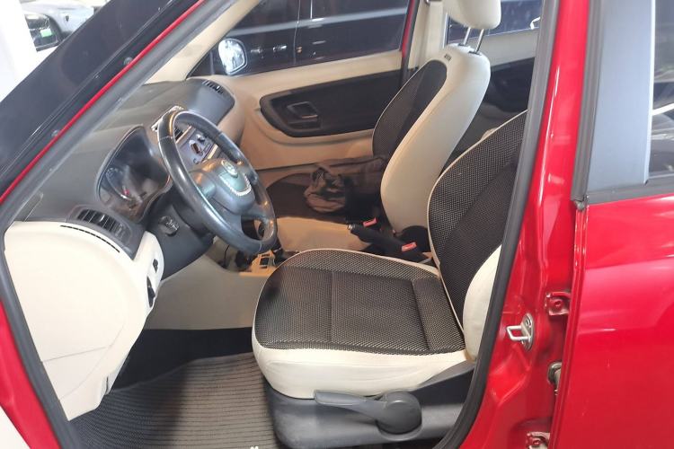 Used Skoda Fabia 2012 1.6L Scout Left Front Seat