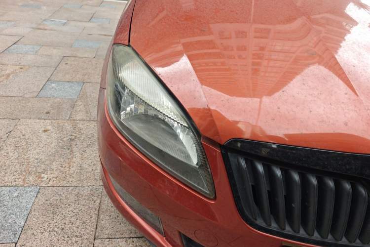 Used Skoda Fabia 2012 1.6L Automatic Cool Black Edition Right Front Headlight