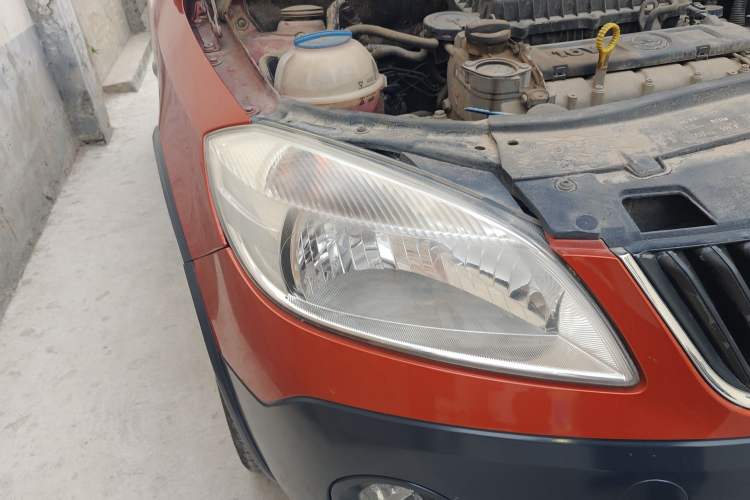 Used Skoda Fabia 2012 1.6L Scout Right Front Headlight