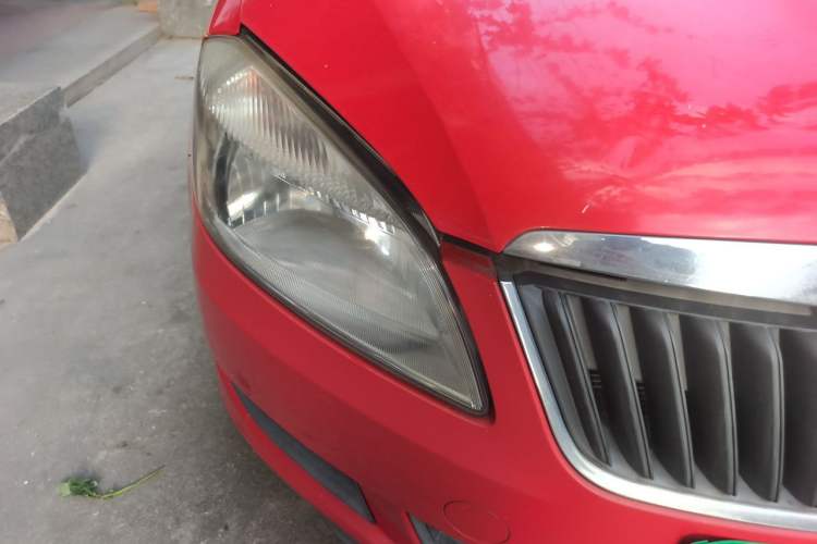 Used Skoda Fabia 2012 1.4L Manual Crystal Edition Right Front Headlight