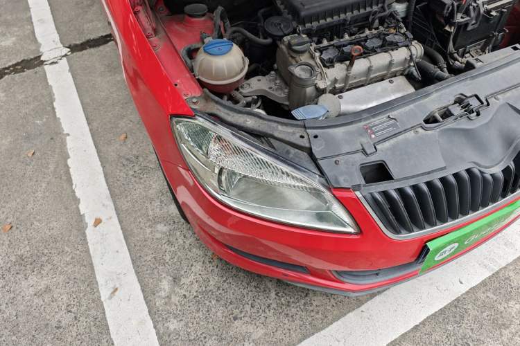 Used Skoda Fabia 2012 1.4L Automatic Crystal Edition Right Front Headlight