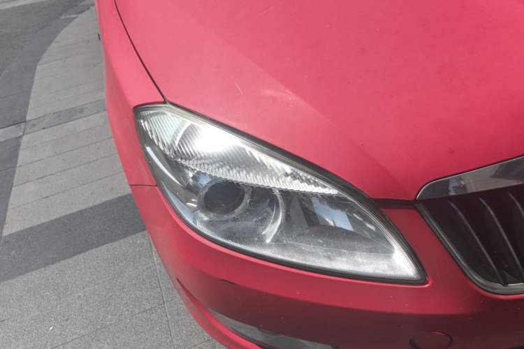 Used Skoda Fabia 2012 1.6L 5th Anniversary Limited Edition Right Front Headlight