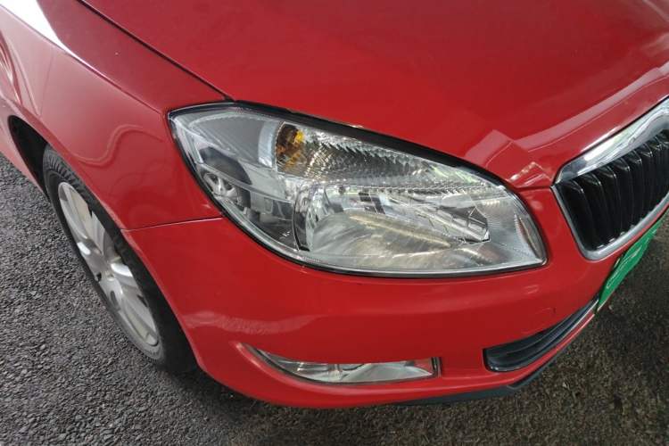 Used Skoda Fabia 2012 1.4L Manual Jingling Edition Right Front Headlight