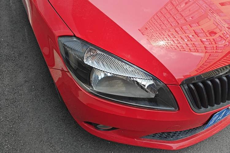 Used Skoda Fabia 2012 1.6L Automatic Cool Black Edition Right Front Headlight