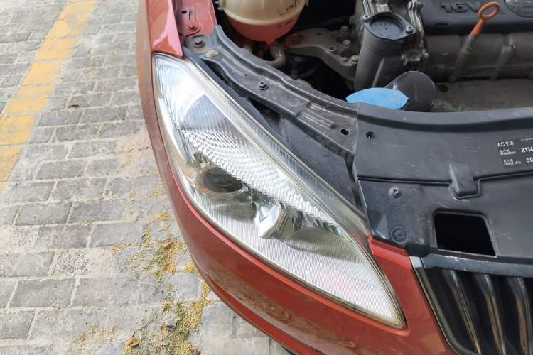 Used Skoda Fabia 2012 1.6L Automatic Crystal Edition Right Front Headlight